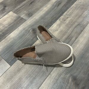 Size 8 Women’s Slip on Tan/Khaki Shoes